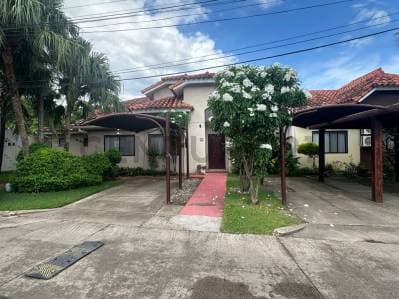 EN VENTA. CASA EN CONDOMINIO. ZONA OESTE