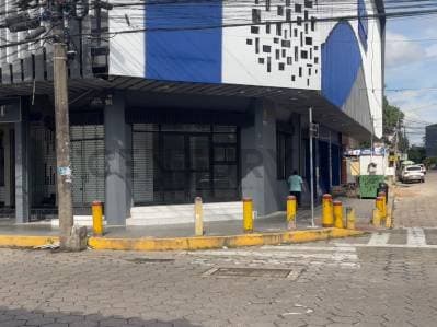 LOCAL EN ALQUILER EN ESQUINA, EN CALLE LIBERTAD